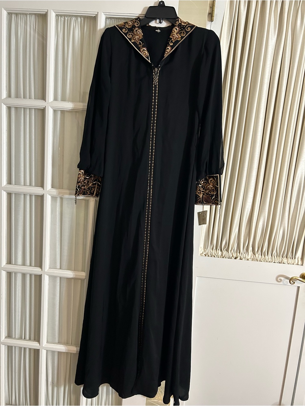 NWT — Elegant Black Hooded Abaya with Embroidered Collar and Cuffs